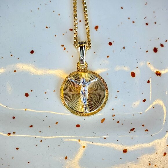 14k Gold Filled Round Jesus Christ Necklace for Womens Birthday Gifts Box 18" - Picture 6 of 8
